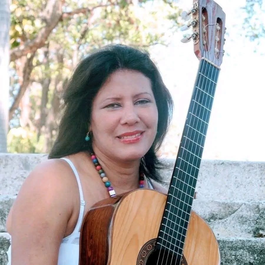 El sábado 25 en la sala "Salvador Alarcón" la guitarrista concertista Miriam Pompa ofrecerá un concierto. Compartirá escenario con los jóvenes egresados Walter Pérez (Trompeta) Anet Suárez (Trompeta) María Carla Tamames (Piano) y Orlando Antomarchi (Trombón) 
Fte/Javier Millet