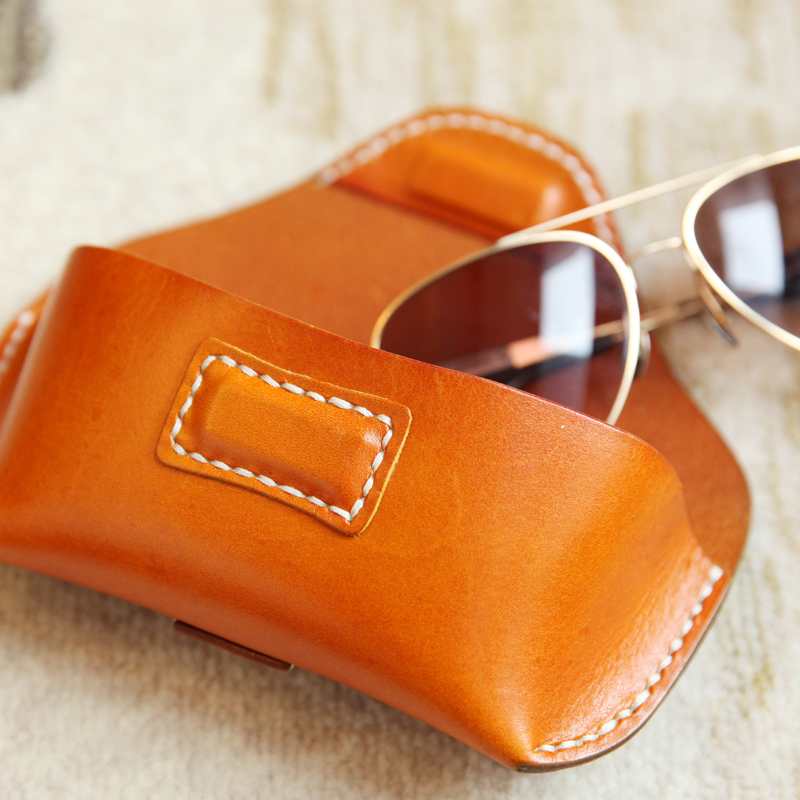 whalesongs33479's tweet image. Hand-stitched leather glasses case 👓
Magnetic closure, fits most frames. Vegetable-tanned leather, ages beautifully. 6 classic colors.
#GlassesCase #Accessories #LeatherCraft