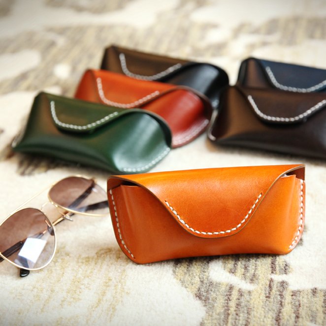 whalesongs33479's tweet image. Hand-stitched leather glasses case 👓
Magnetic closure, fits most frames. Vegetable-tanned leather, ages beautifully. 6 classic colors.
#GlassesCase #Accessories #LeatherCraft
