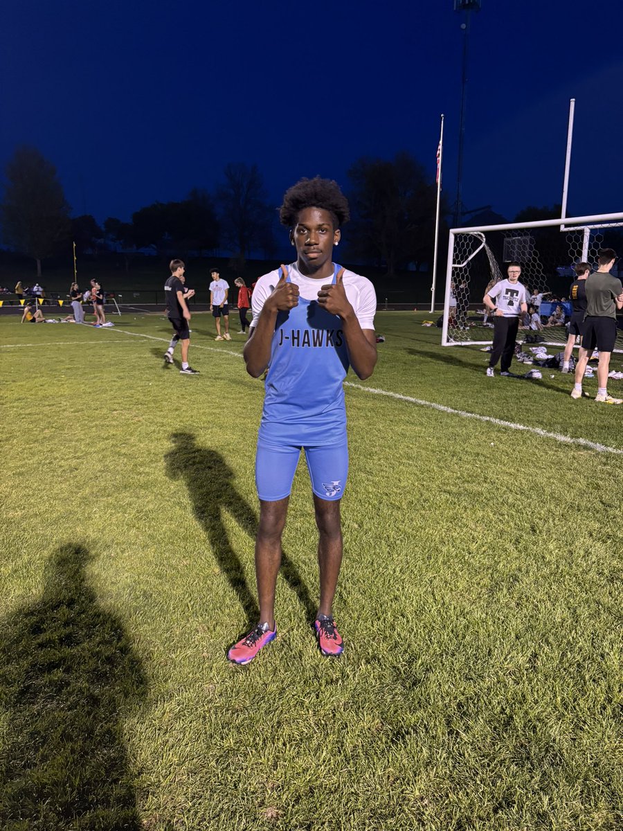 JhawkTF's tweet photo. Quincy Cook is coming along well! 

2nd in JV 200 at 24.03 https://t.co/fodZVu6GLW