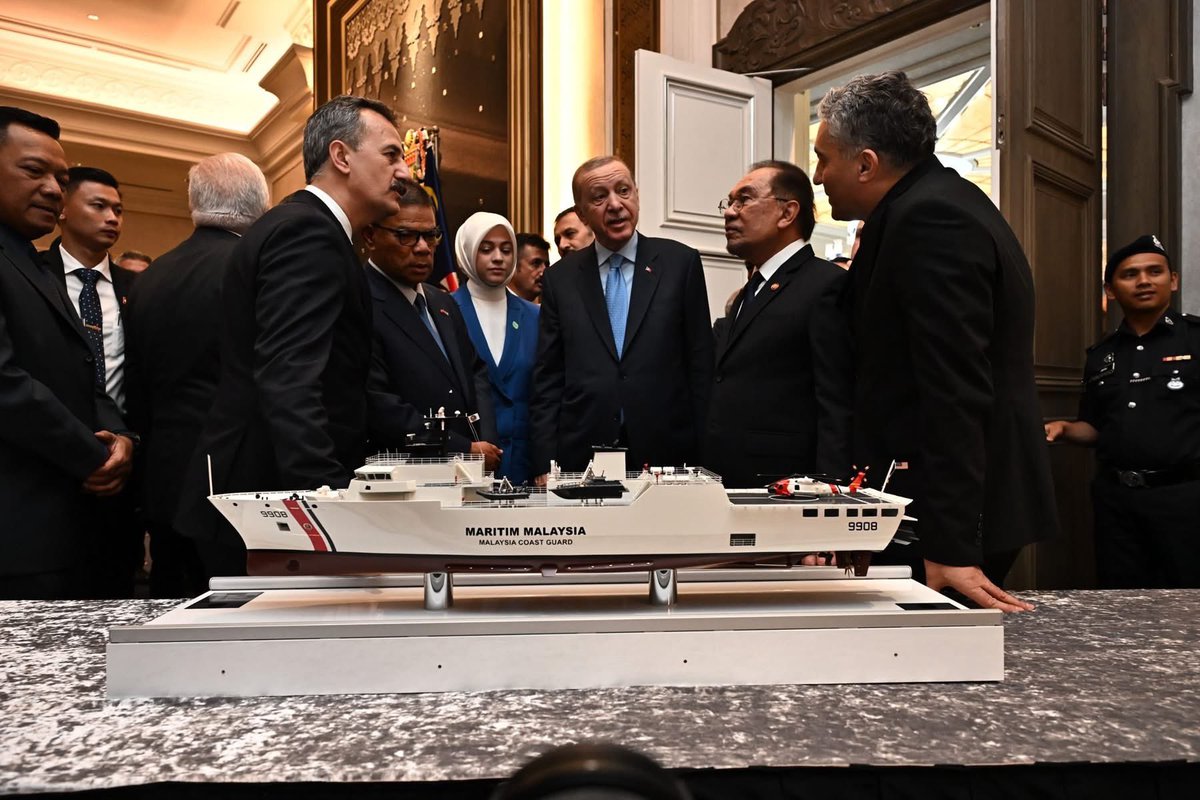 Injang_Nation's tweet photo. MPMS

-kapal induk
-99 meter 
-70 crew, 30 penumpang
-boleh beroperasi 30 hari tanpa henti
-ada 4 bot pemintas pantas (FIC)
-2 dron (UAV)
-helideck
-fasiliti perubatan dan tahanan
-untuk SAR dan cegah jenayah laut/penyeludupan

Tanpa hanky panky, kita boleh ja dpt benda best2 https://t.co/UDvr8PR6Aw