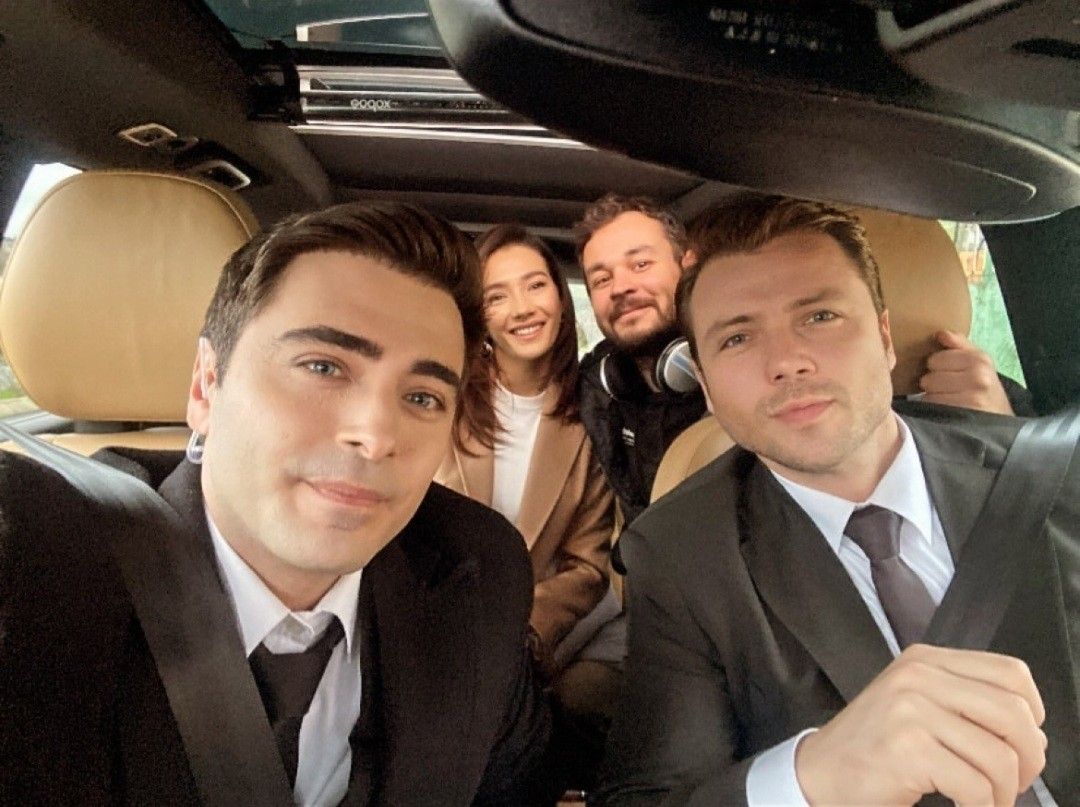 Bir anda ortadan kaybolan Selen'e mi alacağız bu çocuğu diye düşündüğümüz, boncuk komutan Altay'ın boncuk askeri Murat Uzman vardı... O da iyi selfie çekerdi..

<a href="/tolgasaritas/">Tolga Sarıtaş</a> <a href="/tolgaortancil/">Tolga ORTANCIL</a> 

#Teşkilat 
#TolgaSarıtaş . #TolgaOrtancıl