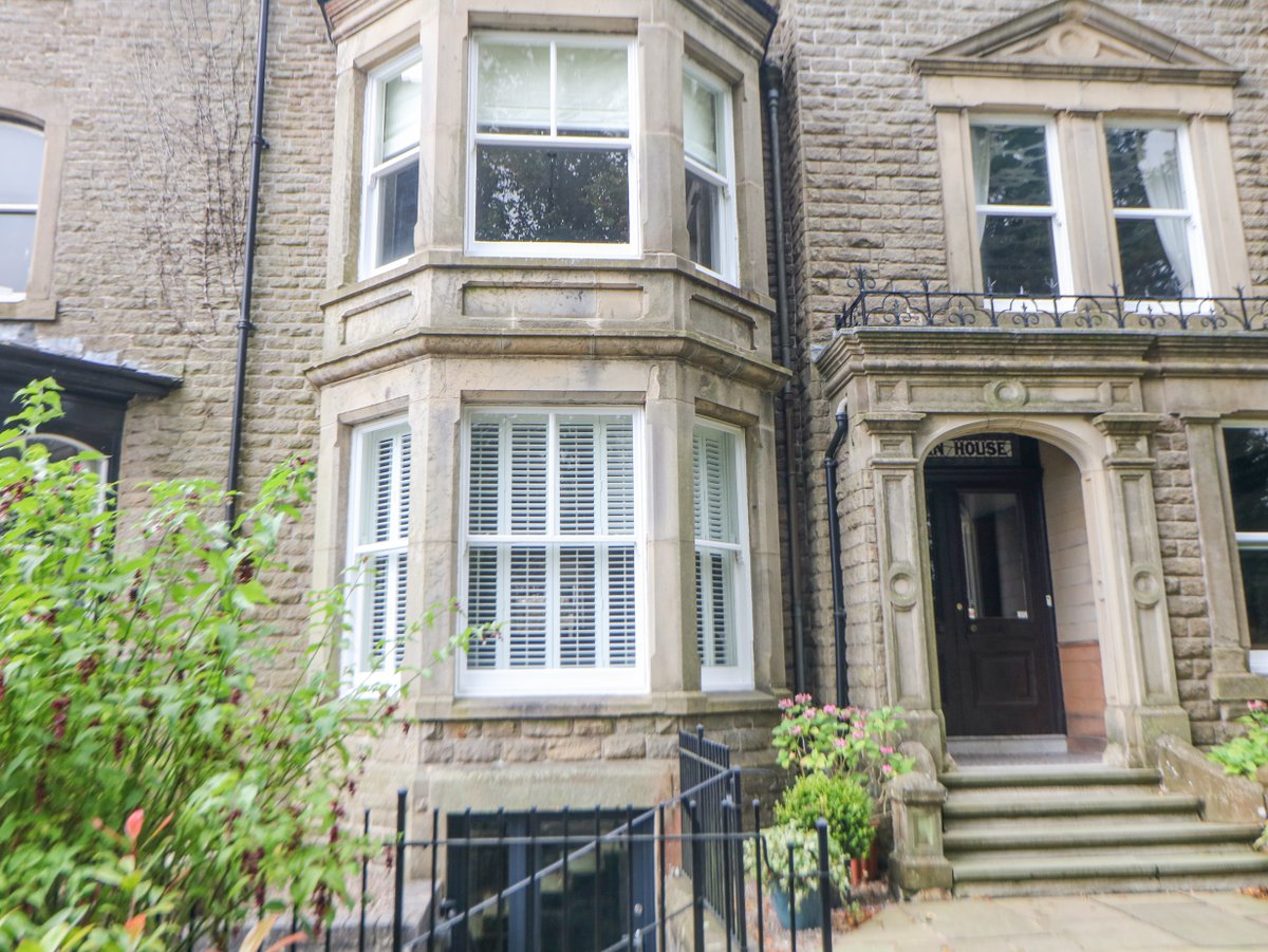 scateringcouk's tweet image. Spa House is a luxurious, four-storey home in a quiet area of the popular spa town of Buxton, Derbyshire, with a cinema room and private, off-road parking.
📍 Buxton, Derbyshire

selfcatering.co.uk/england/derbys…

#Buxton #Derbyshire #HolidayCottage #SelfCatering