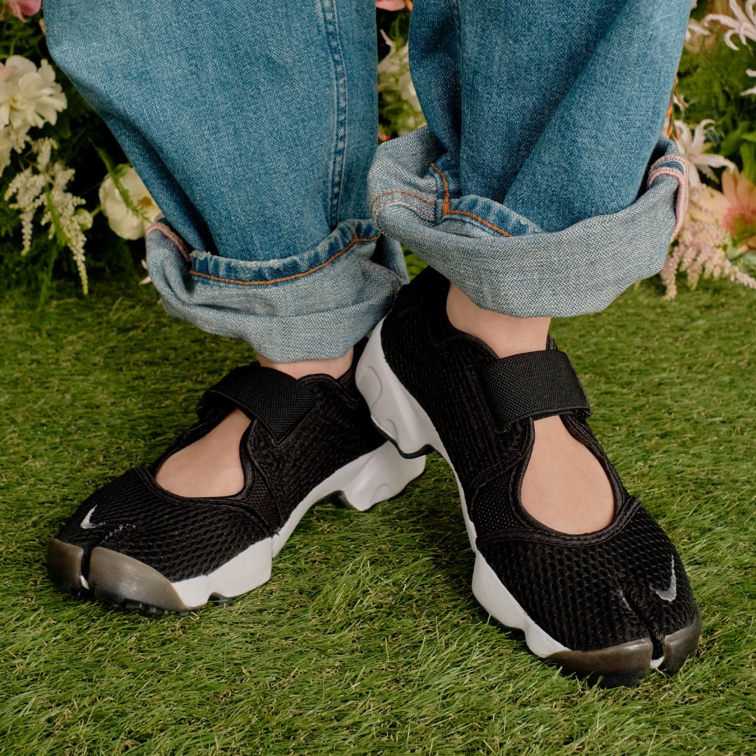 ABCMART_INFO's tweet image. つま先で魅せる、夏の定番。

シンプルなTシャツ×デニムに
NIKE AIR RIFTで軽やかな抜け感をプラス。

abc-mart.net/shop/e/e100068…

#nike #木村カエラ #airrift #エアリフト #abcmart