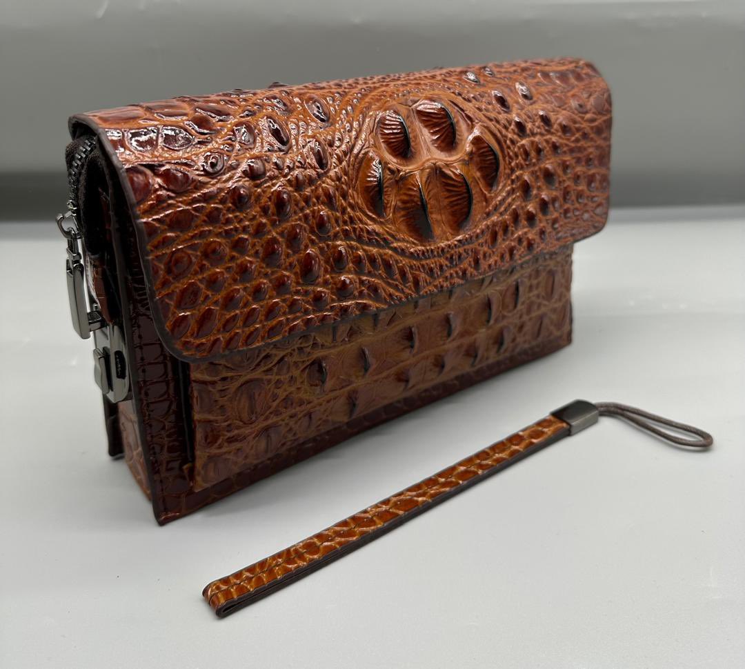 SamuelO51371094's tweet image. Men’s bag 
Classic 
400 cedis 
Contact: 0545398578

#classic 
#fyt #ghmedia 
#brothersister