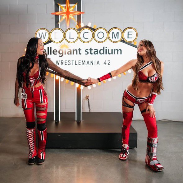 𝑴 ☆ tweet media