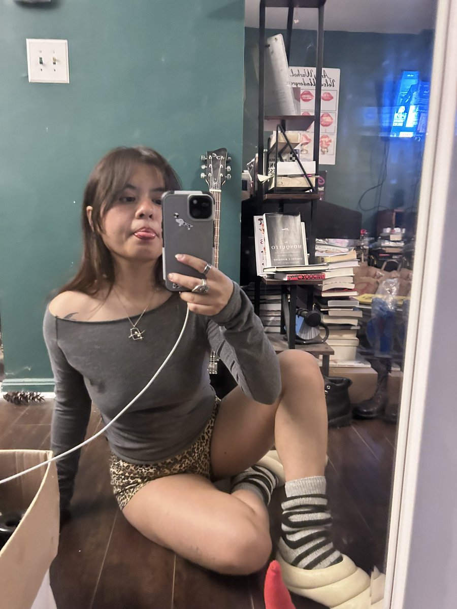 janumpyfumpy's tweet photo. hello world! i’ve clearly lost my mind… just remember don’t yell at me bc i don’t need that. also bc i look like this and i am just a human person goin through a weird but glowing time in my life. if you know me don’t scroll too far :D https://t.co/hXQlJ4CcuV