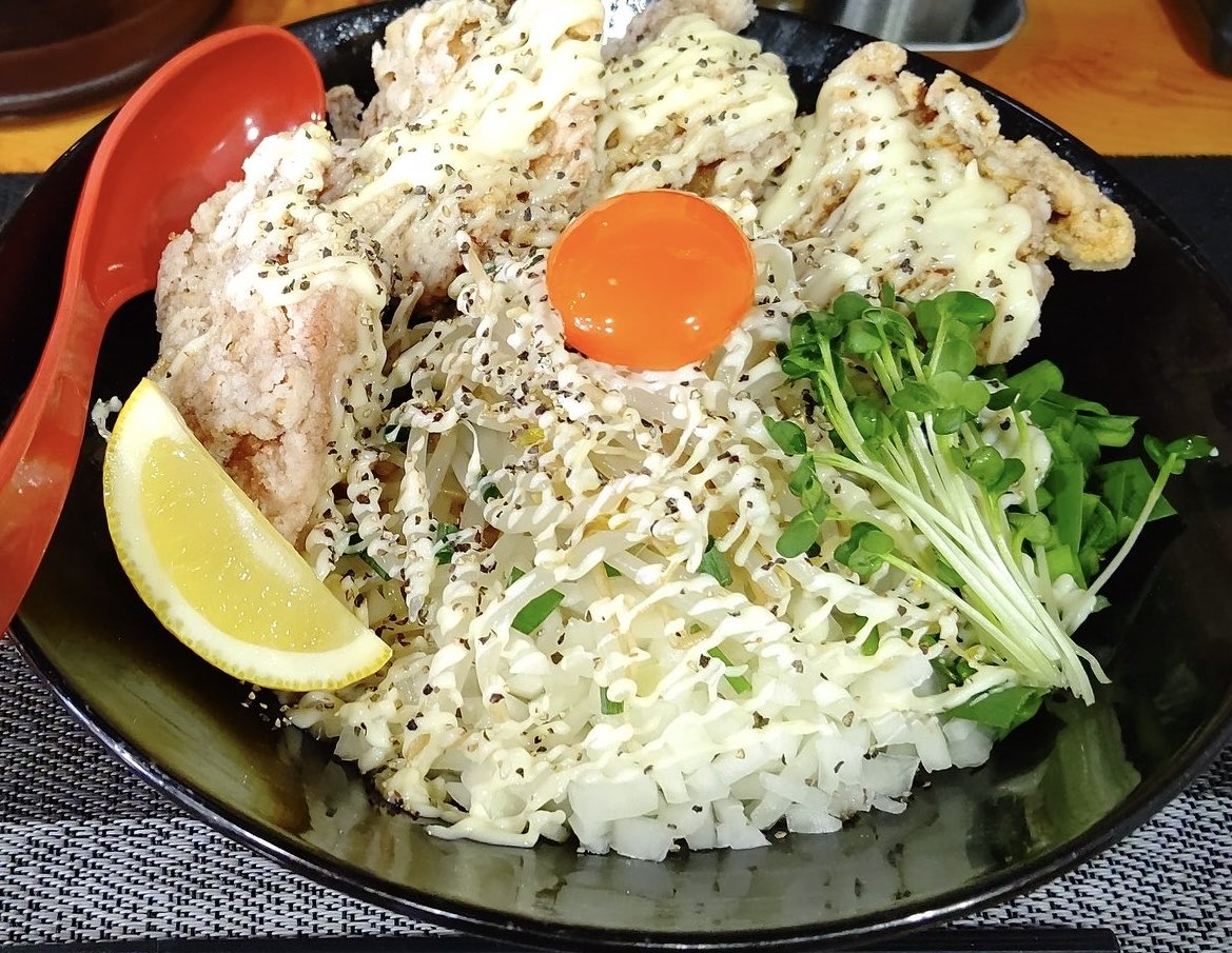 yuga_297's tweet photo. 【明日からの限定】

明日4/23(木)〜

麺亭裕雅時代の人気限定メニュー

•唐揚げJUNKまぜそば

はじめます🦅

※マヨネーズ、玉ねぎ嫌いな方はお気軽にお申し付け下さい

※明日からです https://t.co/voTbr1K1Gl