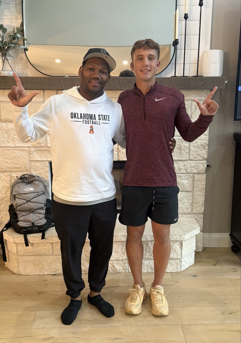 bryson_dossett's tweet photo. Thank you very much @CoachMalone18 for stopping by the house and spending time with me and my family.  I am truly grateful. https://t.co/eyyzG4HwXg