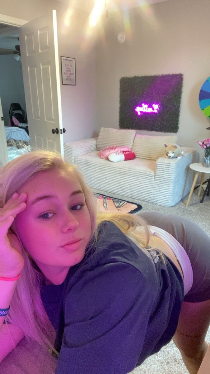 lexi lee tweet media