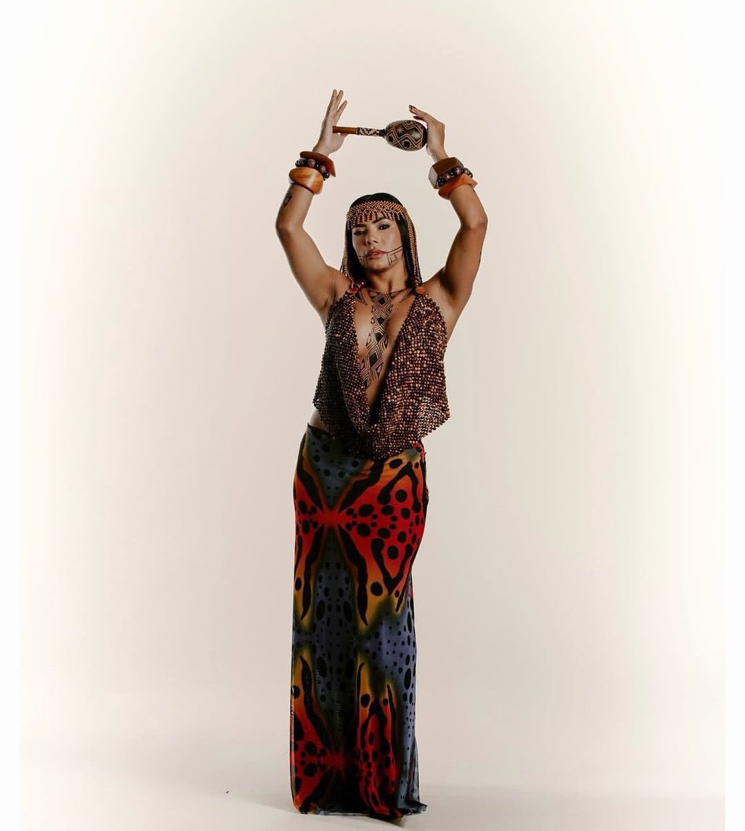 sinceramente? me faltou uma unidade de palavra que fosse capaz de expressar a magnitude da beleza dessa entrega! 
<a href="/MarcieleAlb/">Marciele Albuquerque 🪇</a> você é um acontecimento, entenda isso! 

#NIVEAnoBBB #BBB26