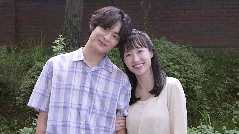 o3o_rookie's tweet photo. <허수아비> 송건희 - 서지혜
전작 조립식가족에서 소개팅에서 짧게 만남
80년대. 강성문고 책방 오빠 - 초등학교 성생님
소꿉친구이자 3년 사귄 안정형 커플
결혼을 앞뒀지만 곧 빠그러질 예정..

우리 모두 기범순영 하도록 하자 ◠‿◠ https://t.co/ahN0d8756O