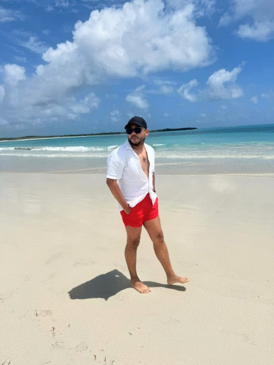 Hola 

#GayLife #Beach #Vzla