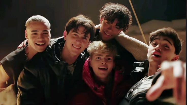 rebeca ꒰ঌ ໒꒱ tweet media