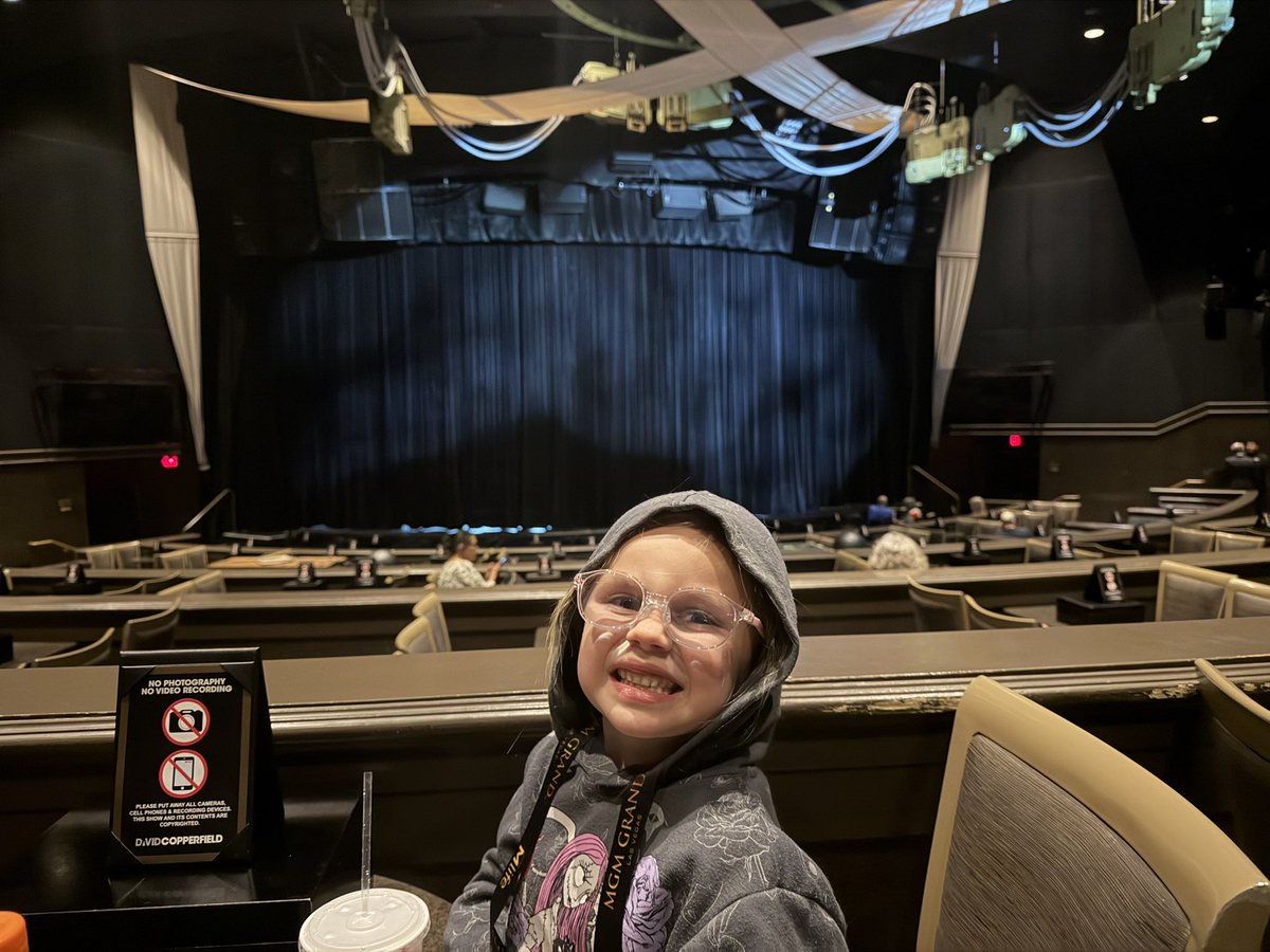 offonthego's tweet photo. Had the chance to take my wife and oldest to see @Copperfield and tonight I get to take my youngest!! Glad I got my entire family to see my childhood hero! Thanks for keeping the magic alive! #offonthego https://t.co/TeXGLlJ7tC