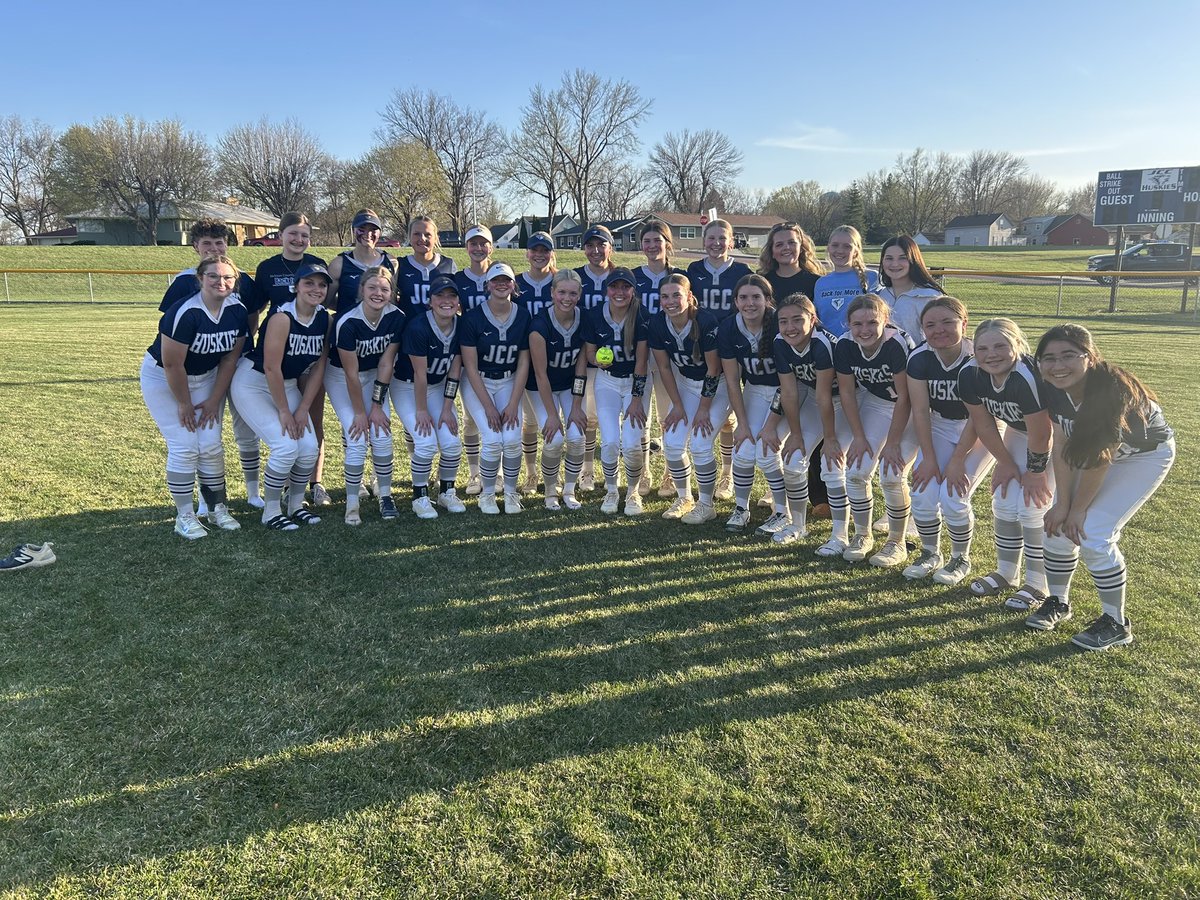 4theHUSKIES's tweet photo. ‼️‼️MILESTONE MOMENT‼️‼️

Bailey Finck recorded her 1️⃣0️⃣0️⃣th career RBI tonight!!!

Varsity beat Fairmont 15-3 in 5 innings!

B Squad beat Fairmont 10-0! 

CONGRATULATIONS to Bailey and the team on a great night!!!

THANK YOU to everyone who came to support the Girls in BLUE!!🤘🏼 https://t.co/oGf6rncC7a