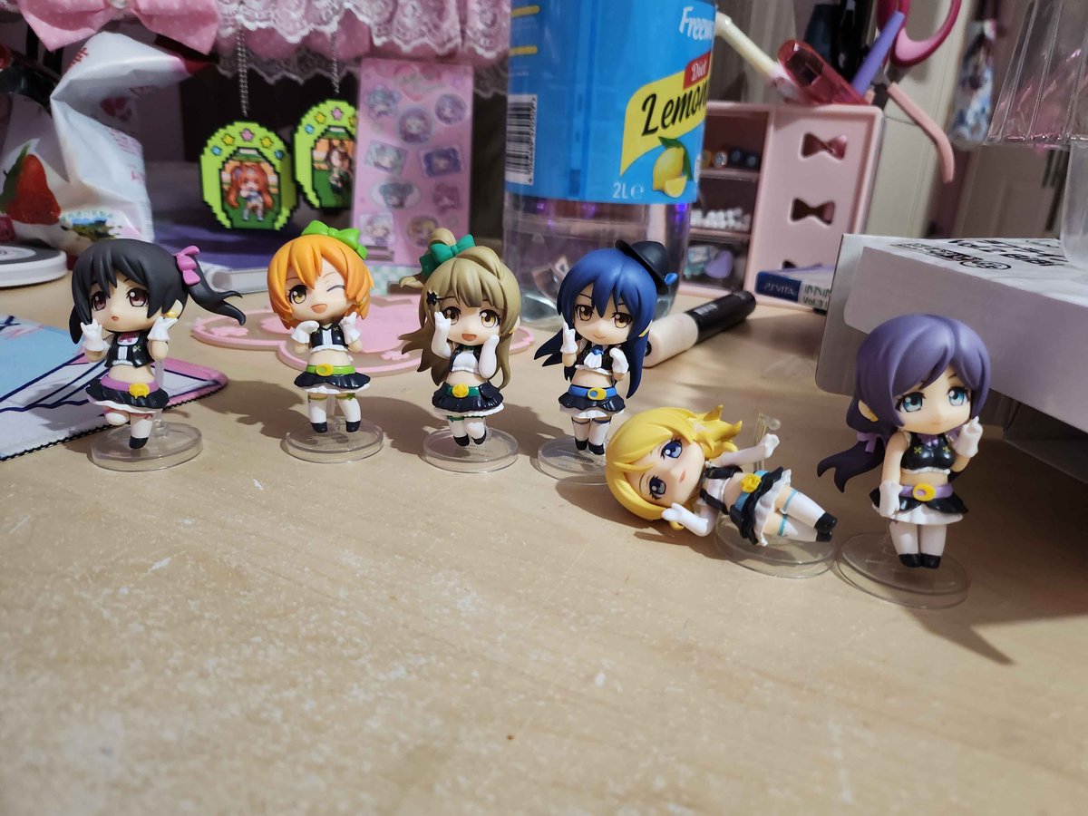 MeLoveFr0gs's tweet photo. i hate nendroid petites. I dont care how cute these little shits are my hands hurt and I'm lightheaded. https://t.co/frC380uHOQ