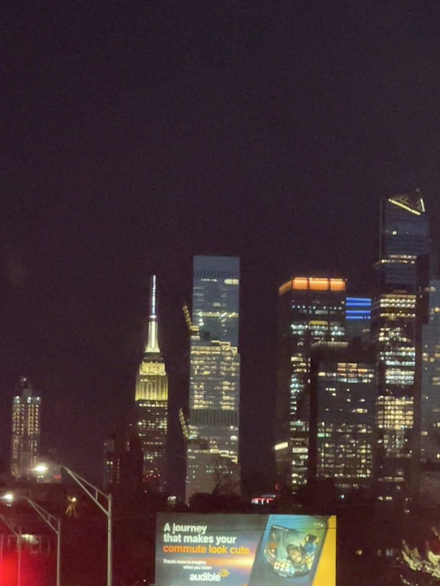 BrooklynMorganJ's tweet image. 🕊️good night🕊️

on my way home
on my way back
on my way to the evidence
there is a light in my eye
no matter how dark the day
i turn that switch
embracing the black

i am
brooklynmorgan
#inspire #kindness #poetry