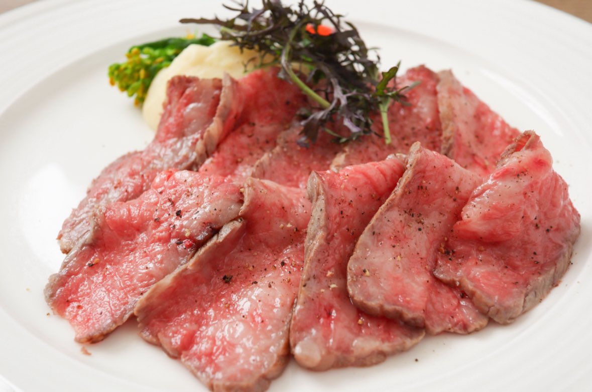 CozyRestaurant's tweet photo. <4/22〜4/27のお弁当>
「羊肉たっぷり」ラムカレー(サラダ付き) 1200円

低温調理したローストビーフ弁当　1050円

カレイの竜田揚げ弁当　950円

サーロインステーキ弁当　1100円

#仙川テイクアウト
#Restaurantcozy https://t.co/jj1fpFS9SB