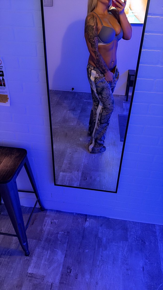 Carharttbabe tweet media