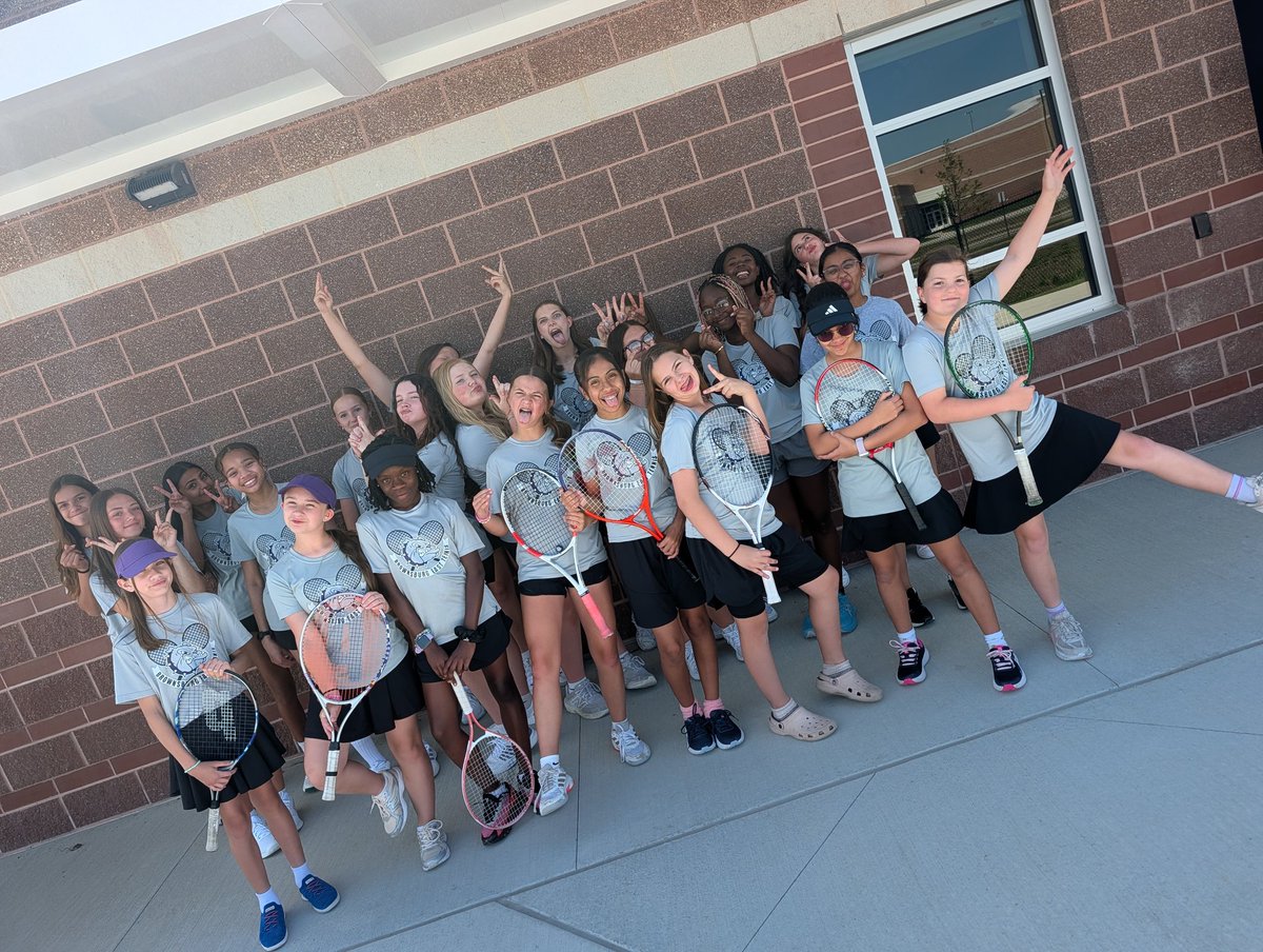 BburgTennis's tweet photo. 7-0 vs Noblesville, East picture day, and an alumni sighting! https://t.co/Vc0Eg7MENZ