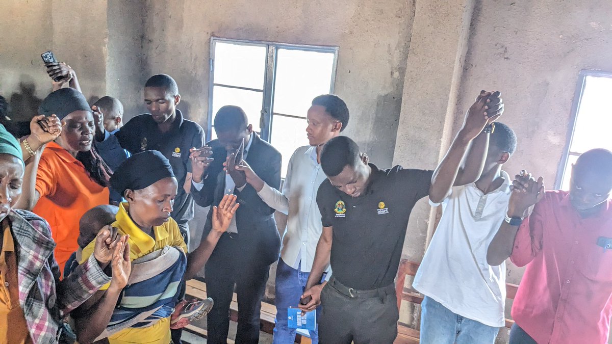 Today On April 21, 2026, the #ADR Club UR HUYE met with residents of Huye District, specifically in Mbazi Sector. We discussed issues related to conflict and dispute resolution, and by the end of our visit, community members who had conflicts reconciled and shook hands in #unity