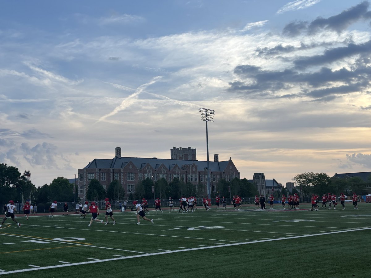 CharlieHar52134's tweet photo. Had an awesome experience visiting @washufootball this past weekend! Appreciate the coaching staff for the opportunity. Loved learning more about the program. 

@BrianPAllen3 @MuellerFBCoach @WashU @LyonsTwpFball @EDGYTIM https://t.co/W9hqsyWzIi