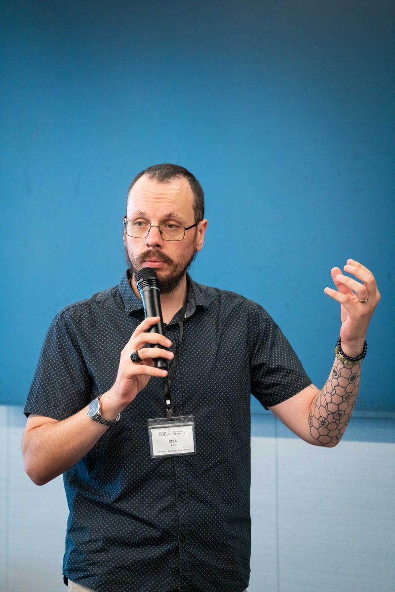 burnt_jester's tweet photo. I really need to sort out what I do with my hands when I present. I don't even think they know. Anyway, thanks very much to @nonhumanminds for an excellent summit on the philosophy and ethics of non-human minds! https://t.co/lFHOxUvAyd