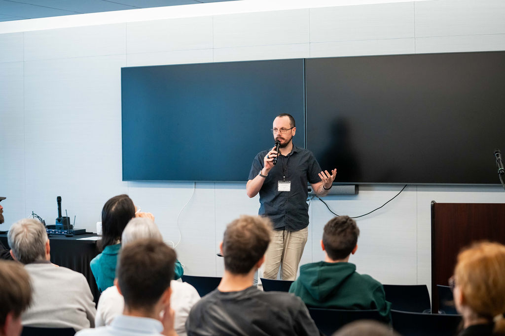 burnt_jester's tweet photo. I really need to sort out what I do with my hands when I present. I don't even think they know. Anyway, thanks very much to @nonhumanminds for an excellent summit on the philosophy and ethics of non-human minds! https://t.co/lFHOxUvAyd