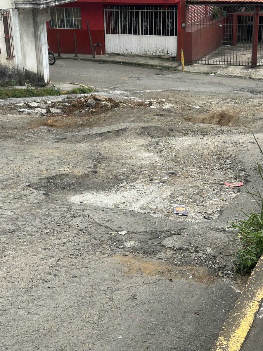 evc_arq's tweet photo. Hoy estuve en la luna…nuestras calles de Córdoba, Ver https://t.co/40ItDq7TLk