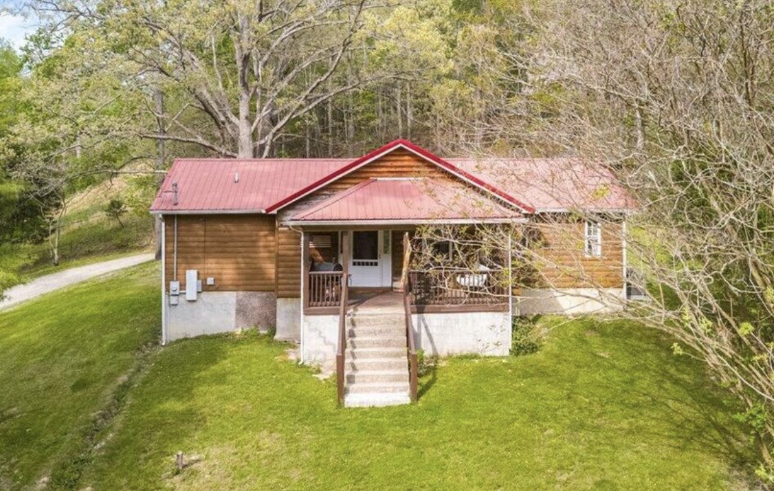CountryLife717's tweet image. $229,900. c.1952 #Tennessee #cabin on 1.5 #acres. countrylifedreams.com/c-1952-tenness…