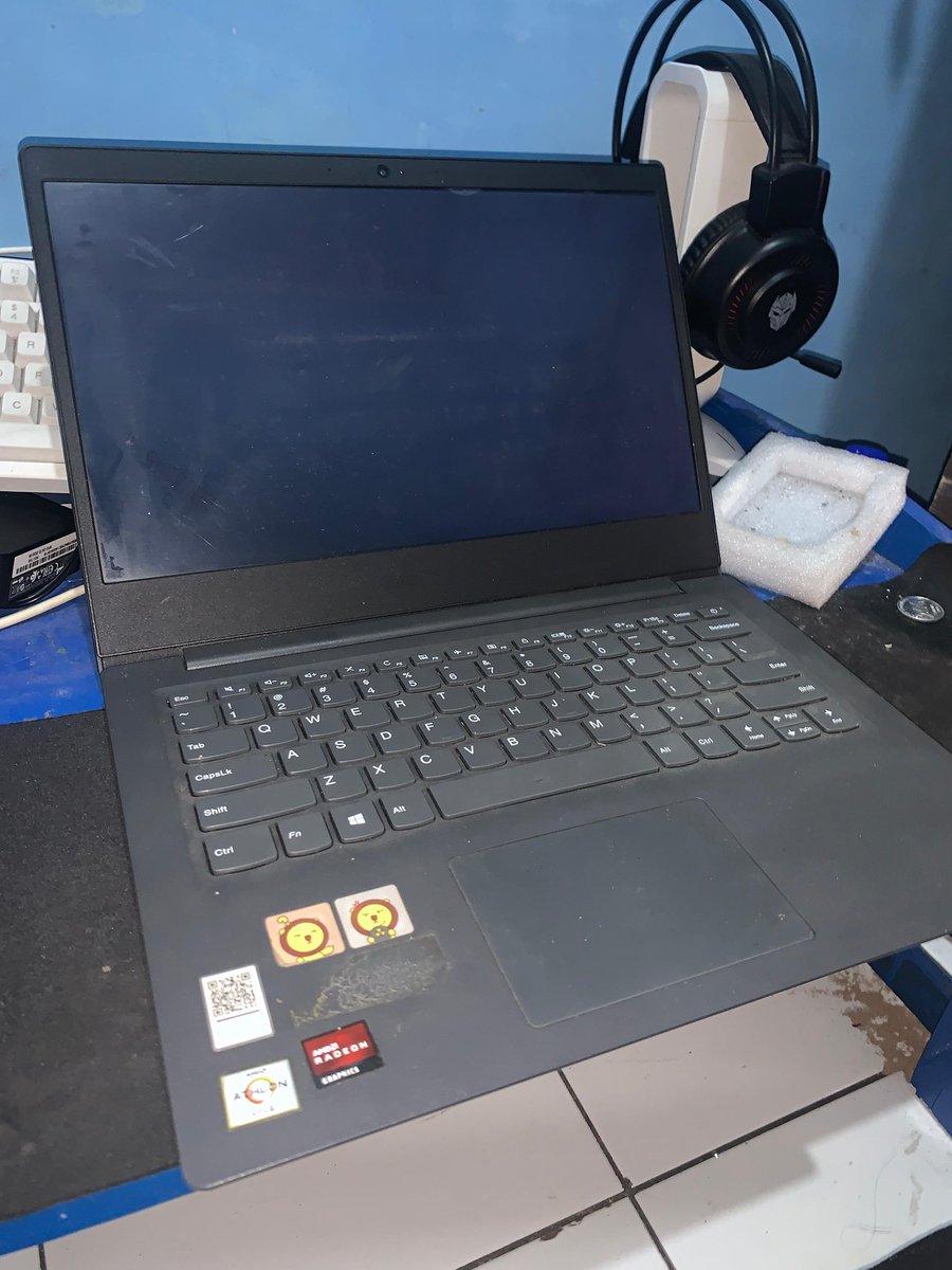 grrintae's tweet photo. Laptop Lenovo V14-82C6 + BONUS
- Processor AMD Athlon Gold
- ⁠VGA AMD Ryzen
- ⁠RAM 12 GB
- ⁠Storage SSD 512 GB

Bonus :
- Keyboard Rexus
- ⁠Mouse Rexus
- ⁠Headset Rexus
- ⁠Headset Rest + USB Hub Rexus
- ⁠Mousepad Fantech

4jt (nego)
Domisili Bandung (bisa cod)
083867632424 https://t.co/wuW0RY1d8C