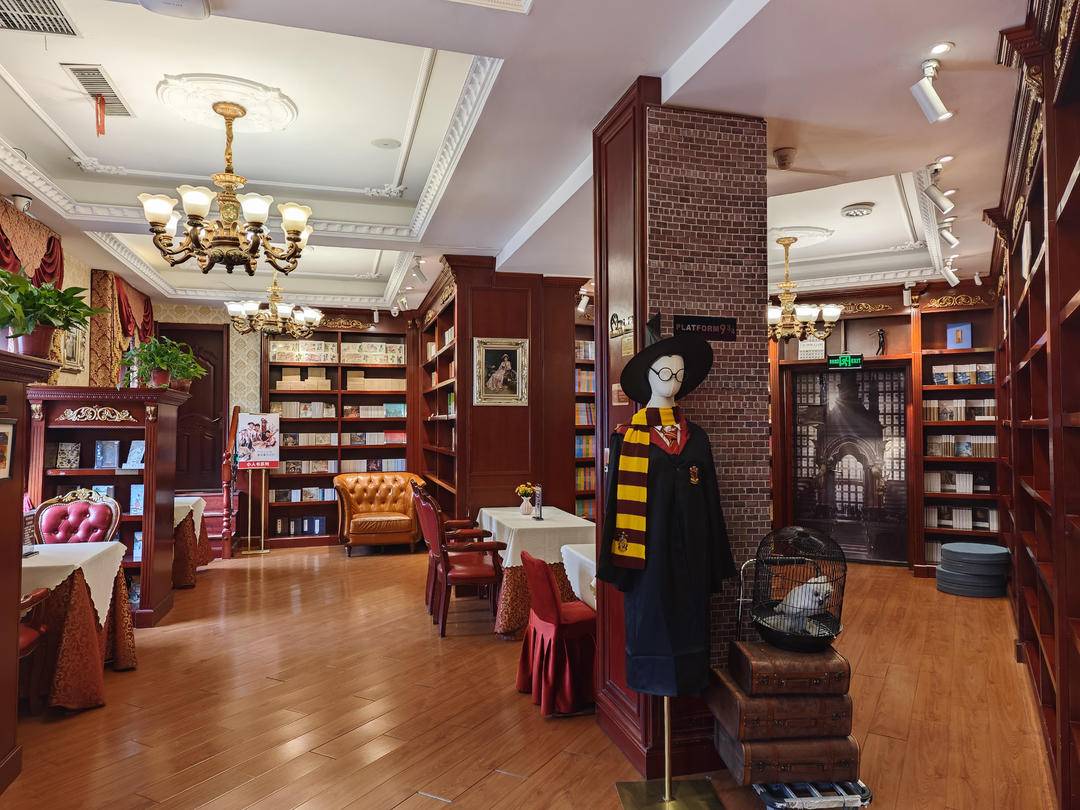 iLiaoning's tweet image. Nestled in Heping District, #Shenyang, #Liaoning Province, Goethe #Bookstore offers a retreat from the hustle and bustle of the city, a place for an undisturbed rendezvous with oneself. For many, it has become a cherished spiritual sanctuary.