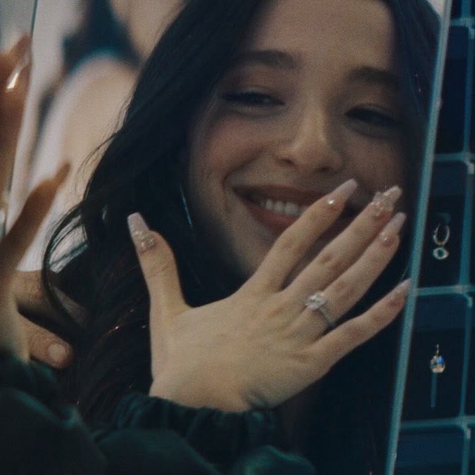 𝐳𝐨𝐞 tweet media