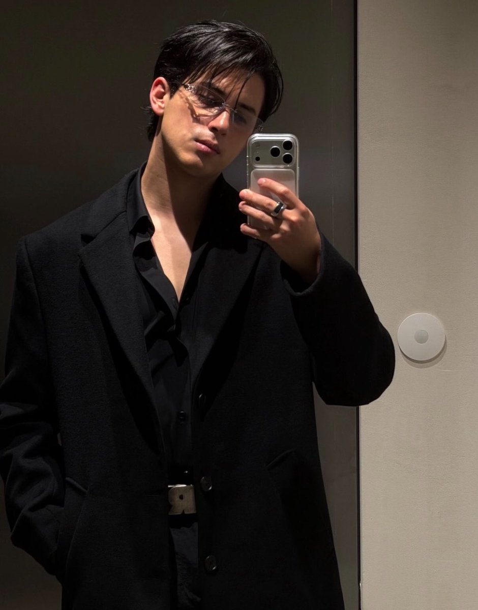 mai | dual tweet media