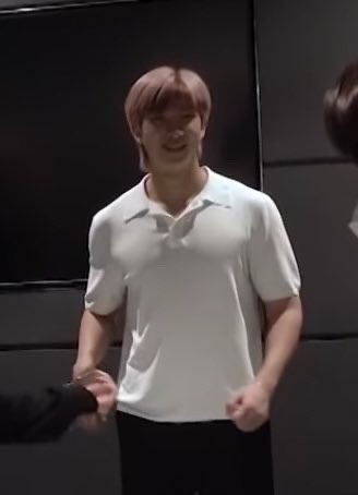 hello, this is an interaction call in an attempt to find friends and moots. not new to rp. the name's kira — beware because my account consists of taboo &amp; trauma kinks. weird and talkative people vibe well with me so if you are one, redden the heart to be moots/dm. rt to spread.