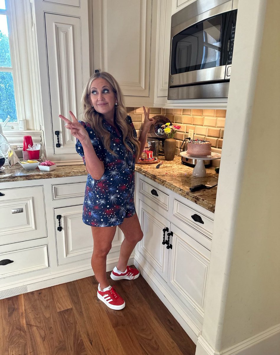 Lee Ann fans page tweet media