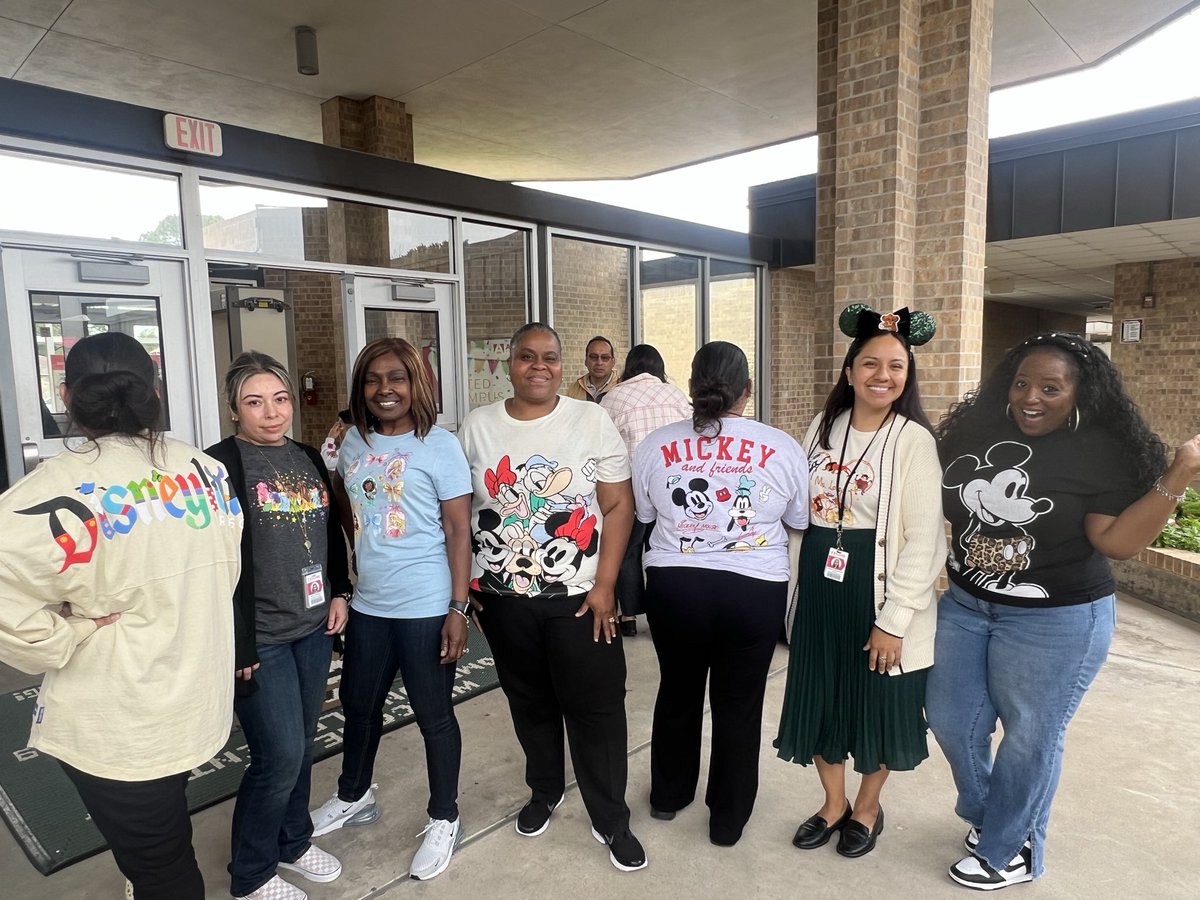TigersLMCAldine's tweet photo. #OOTD Disney! ✨ Because the library is the happiest, most magical place on earth! 📚🏰💫 Stay tuned for tomorrow!! 🥳 @Thompson_Aldine @aldinelibraries @AldineISD #DisneyVibes #LibraryLife #AldineStory #LibraryWeek https://t.co/MkAQBSafnu