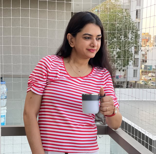 PreetiSharmaDel's tweet image. ☕️ Tea isn’t just a drink, it’s a feeling
it awakens tired mornings, gathers scattered thoughts,
and in every sip, holds a quiet promise of comfort. 🌿

With friends, it makes moments memorable; alone, it becomes your truest companion.

#प्रीति_वाणी ✍🏻#Tea #Chai #MorningVibes