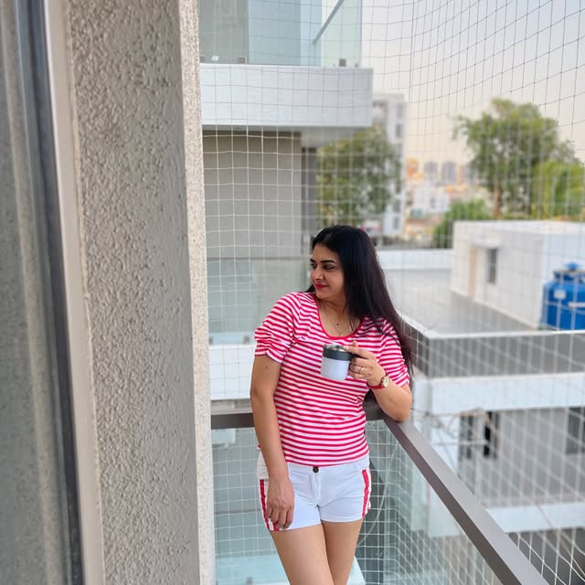 PreetiSharmaDel's tweet image. ☕️ Tea isn’t just a drink, it’s a feeling
it awakens tired mornings, gathers scattered thoughts,
and in every sip, holds a quiet promise of comfort. 🌿

With friends, it makes moments memorable; alone, it becomes your truest companion.

#प्रीति_वाणी ✍🏻#Tea #Chai #MorningVibes