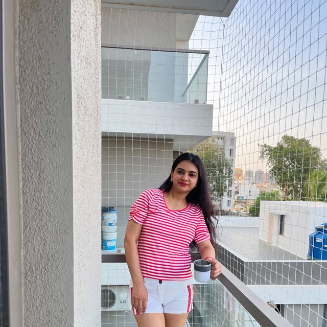 PreetiSharmaDel's tweet image. ☕️ Tea isn’t just a drink, it’s a feeling
it awakens tired mornings, gathers scattered thoughts,
and in every sip, holds a quiet promise of comfort. 🌿

With friends, it makes moments memorable; alone, it becomes your truest companion.

#प्रीति_वाणी ✍🏻#Tea #Chai #MorningVibes