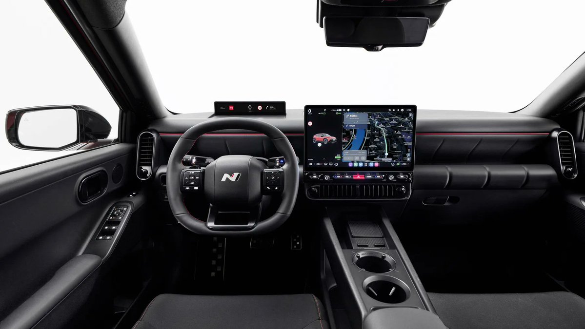 Bitautohk's tweet image. 【現代面向歐洲發表IONIQ3🚗 续航496公里】
現代汽車近日面向歐洲市場正式發表全新電動車型IONIQ 3。該車基於現代E-GMP模組化平台打造，採用400V架構，定位為緊湊型掀背電動車，兼具設計感與實用性。

bitauto.hk/zh/news/200310…
#現代 #hyundai #IONIQ #IONIQ3