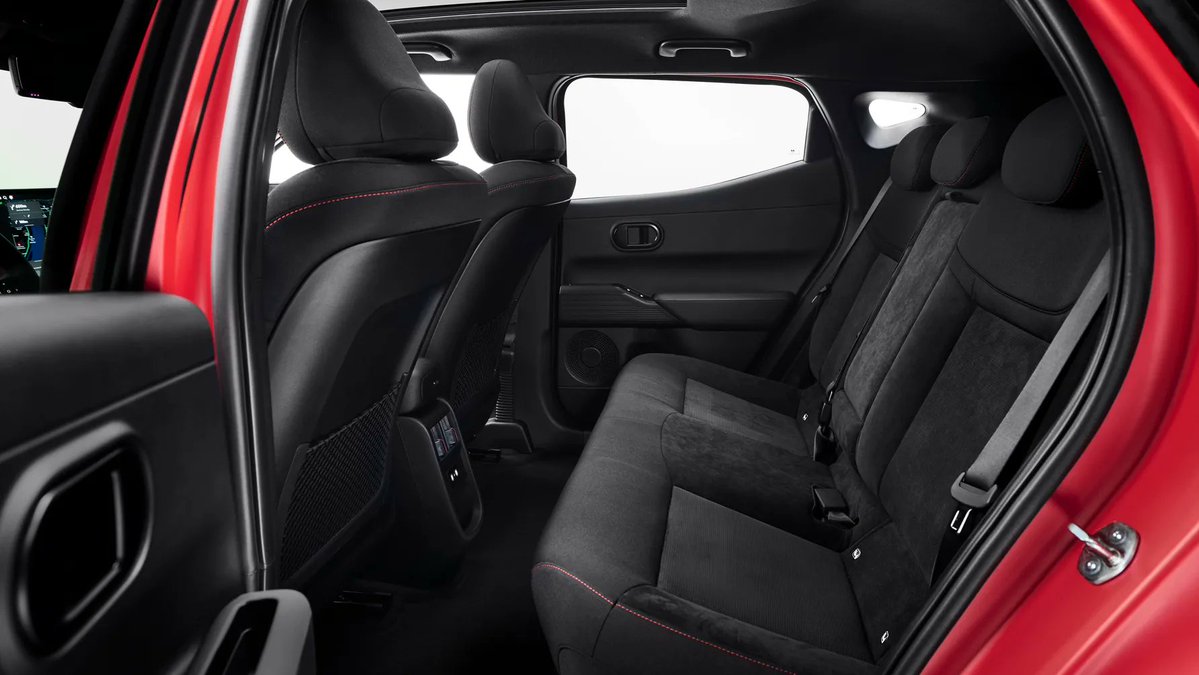 Bitautohk's tweet image. 【現代面向歐洲發表IONIQ3🚗 续航496公里】
現代汽車近日面向歐洲市場正式發表全新電動車型IONIQ 3。該車基於現代E-GMP模組化平台打造，採用400V架構，定位為緊湊型掀背電動車，兼具設計感與實用性。

bitauto.hk/zh/news/200310…
#現代 #hyundai #IONIQ #IONIQ3