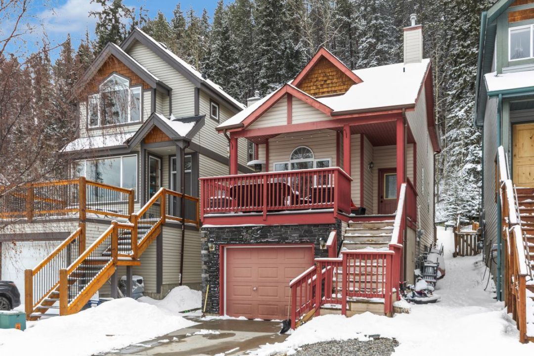 CanmoreHomes's tweet photo. New Listing! 
931 Wilson Way $1,279,000
Bright And Spacious Home With Garage And Suite
https://t.co/liCSoFUbai https://t.co/alvFzhgrUG