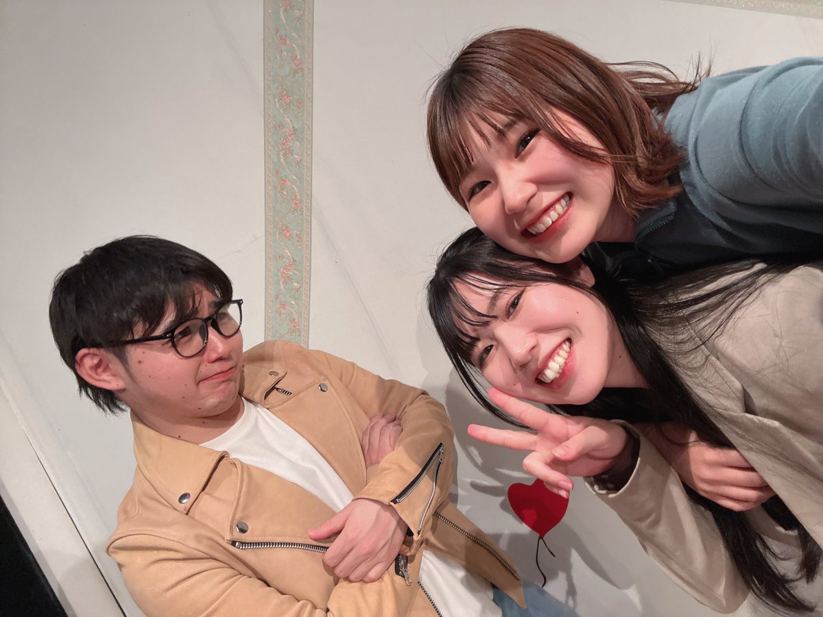 kanon_kawata25's tweet photo. #キューピッド2026
 
B班4日目！ご来場頂いた皆様ありがとうございました！
最後のすもものシーンは袖で毎回じーんときてしまいます。。😿🤍

そして今回は弟と撮ったぜ！🕶️💪🏻
ナニコレ

そしてそしておんぶしてくれた成美ちゃん
と
それを変な顔でみてるシコさん
ナニコレ

次回は24日14:00~です！ https://t.co/xalwoMDJpV