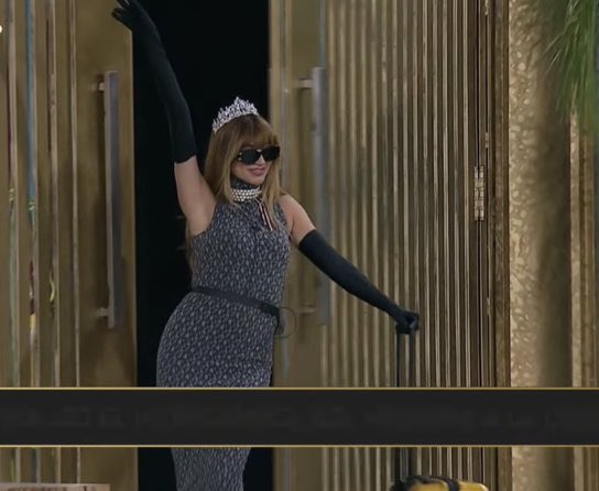 es hannah montana cuando dice hola nueva york y aparece en el medio del campo