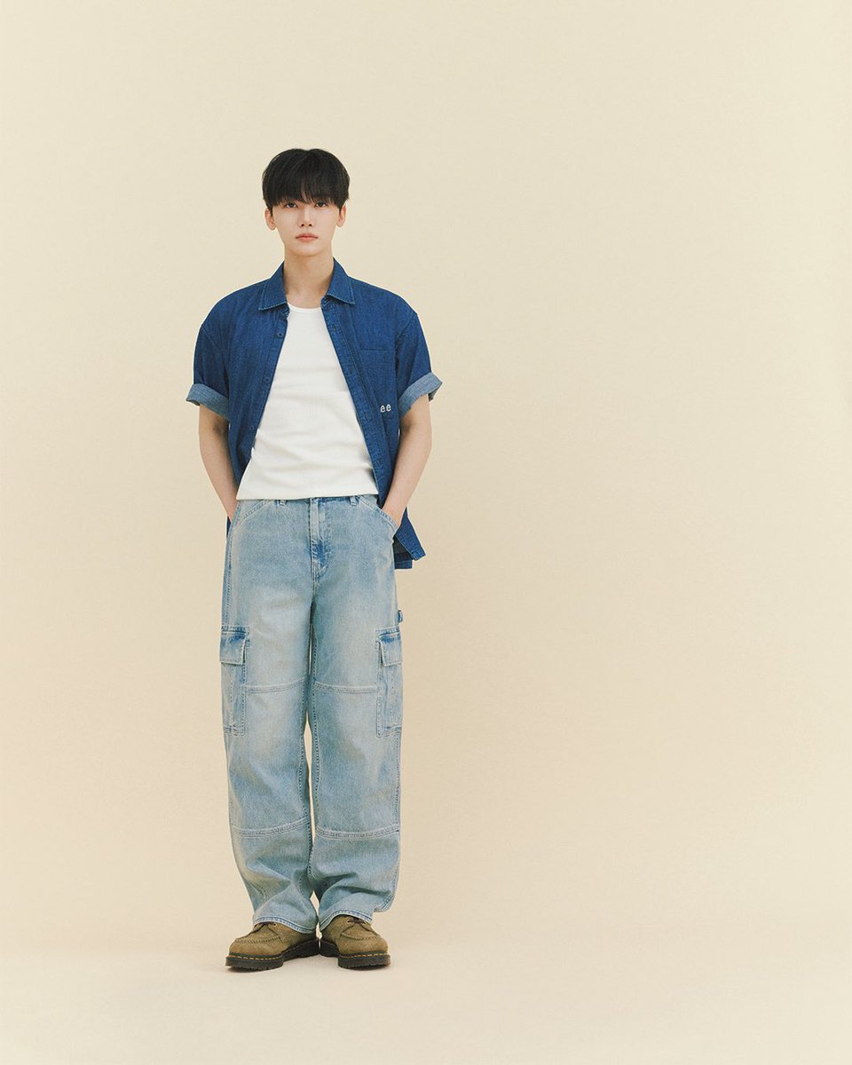NCT JAEMIN lidera la evolución de JadeFusion SS26 con un look denim sobre denim sin esfuerzo. Con una sensación ligera y fresca y un toque refinado, aporta una versión más suave al estilo veraniego.

Más ligero. Más brillante. La frescura redefinida.

#LeeJeansph #LeeJadeFusion