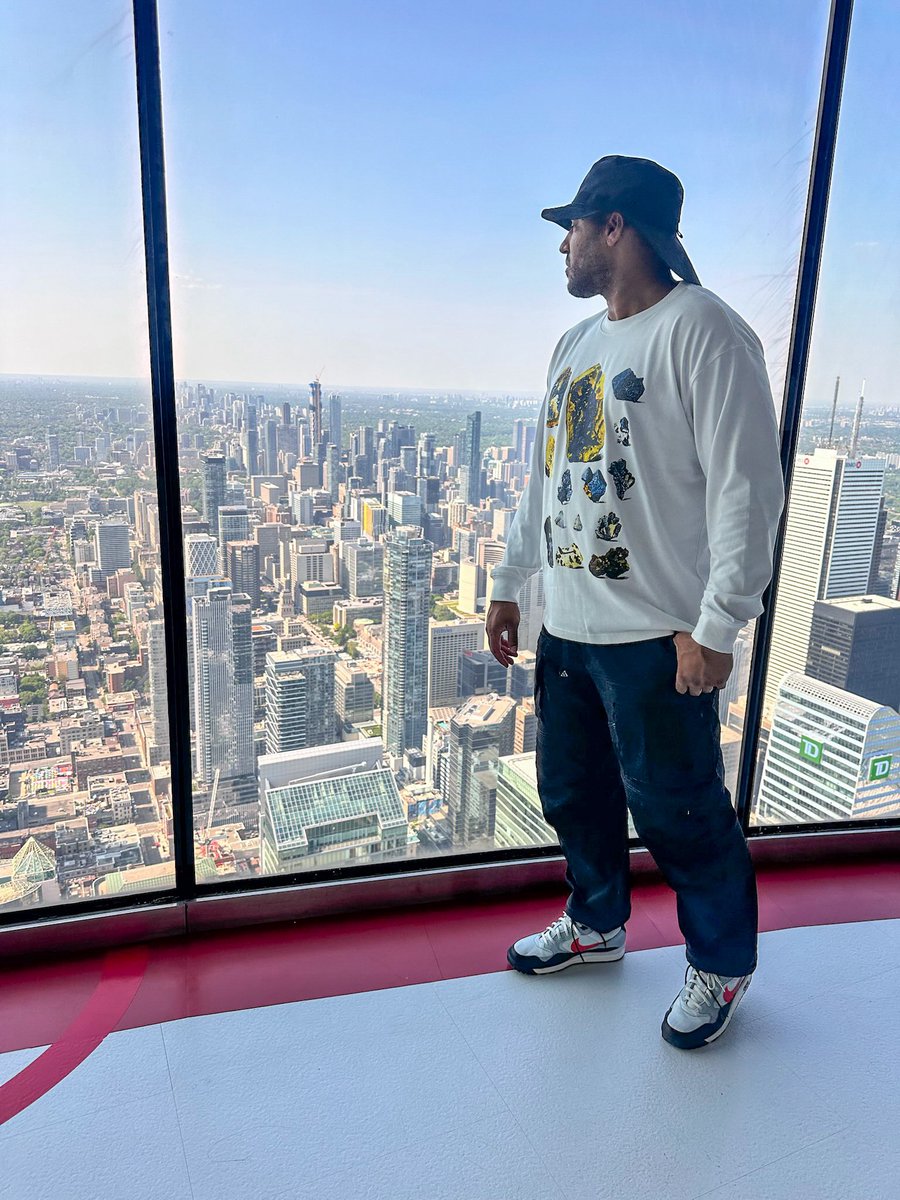 KicksOutOfLife's tweet photo. Berczy Park (“Jacob’s Ladder”), visited Allan Gardens (koi &amp; turtles), hit the CN Tower for views + street performances, Kensington Market (Crumbs patty), then Harbour Square → ferry to Toronto Island 🌊  

#TrailTuesday #NikeACG #KicksOutOfLife https://t.co/Sjghfjwnms