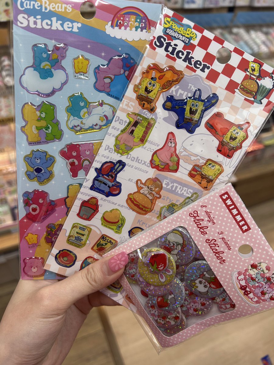 ケアベアとスポンジボブのぷっくりシール、SWIMMERのフレークシールが入荷しました✨手帳デコやお手紙、小物のアレンジにぴったりな、見ているだけでも楽しくなるかわいいアイテムです💕数量限定ですので、気になる方はぜひお早めにチェックしてくださいね♪
#ケアベア #スポンジボブ #SWIMMER #シール