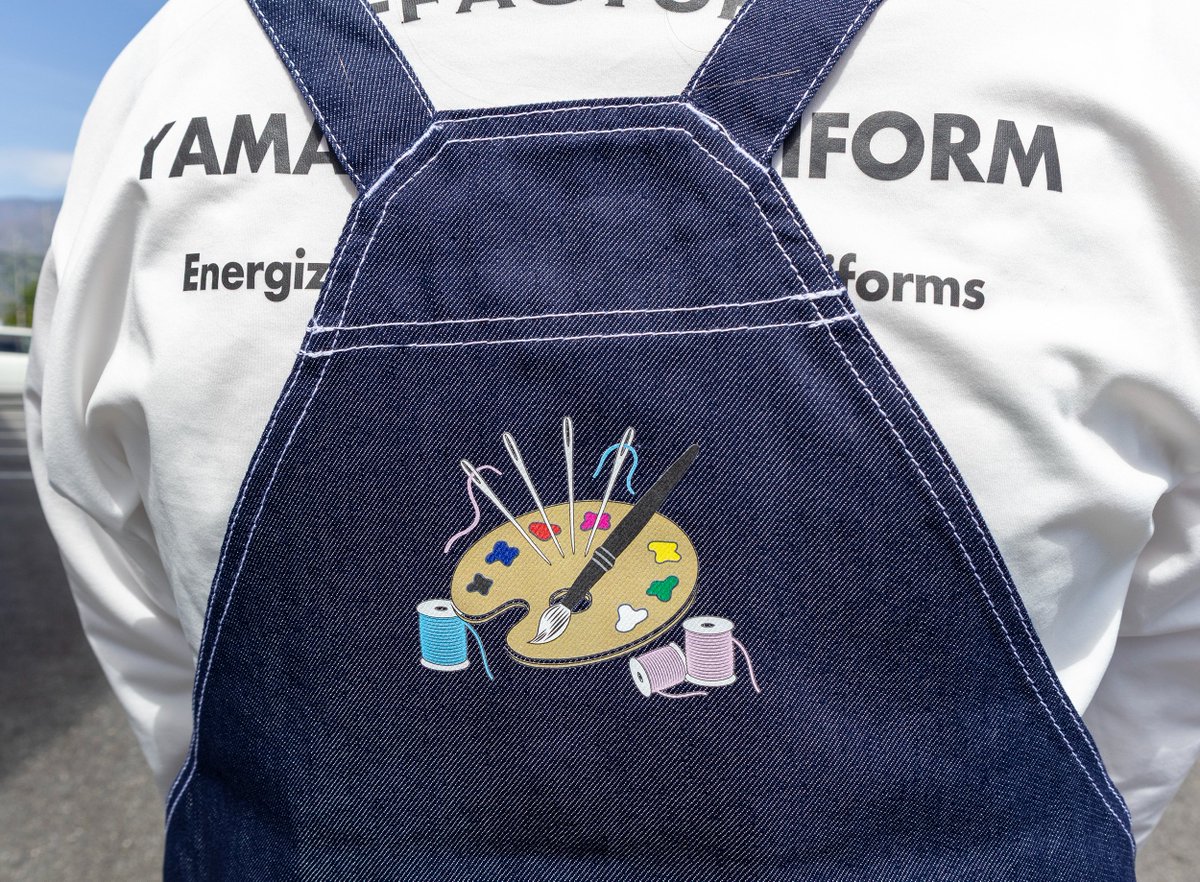 YamaUni_PR's tweet photo. Y-factory事業部のユニフォームが新しくなりました！

デニム×刺繍×ワッペン×プリント。
「Y-factory」をぎゅっと詰め込んだ一着です！

デザインから加工まで自社仕上げ。
こんな加工もお任せください◎

#ユニフォーム #デニム #刺繍 #ワッペン #プリント https://t.co/KamUGfvBY5